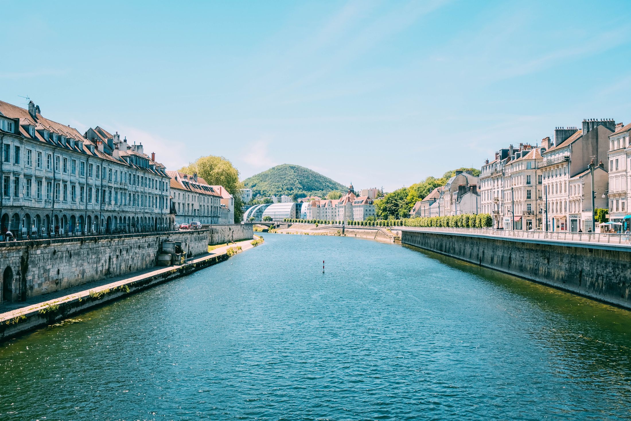Besançon et les rives du Doubs vues depuis les hauteurs